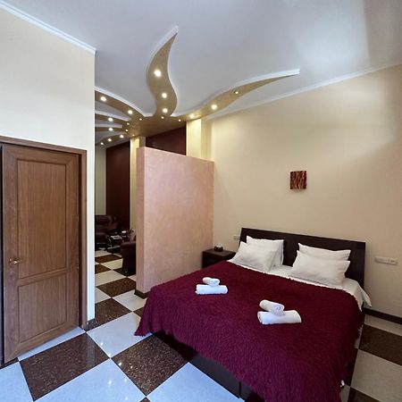 Royal Plus Hotel Yerevan Exterior photo