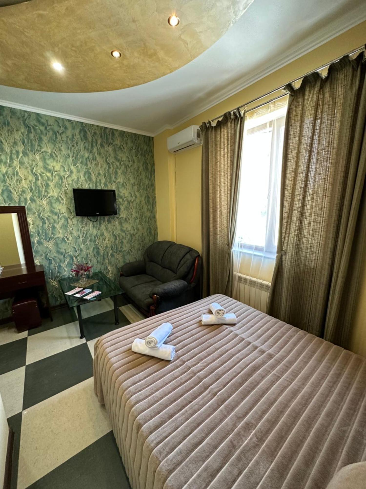 Royal Plus Hotel Yerevan Exterior photo